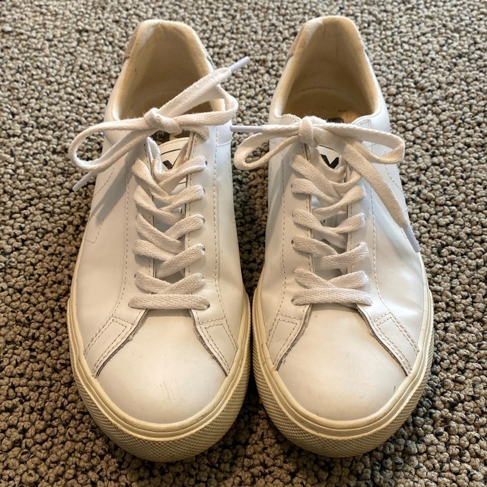 Veja White Sneakers Size 7 in EUC